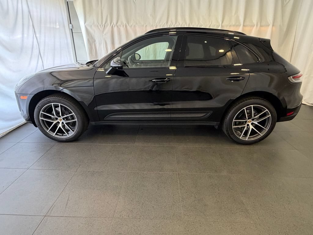 Certified 2026 Porsche Macan AWD/4WD image 2
