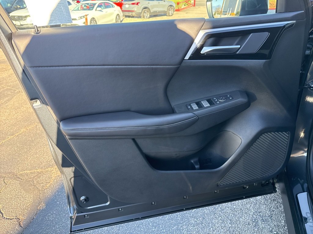 New 2025 Mitsubishi Outlander SE image 29