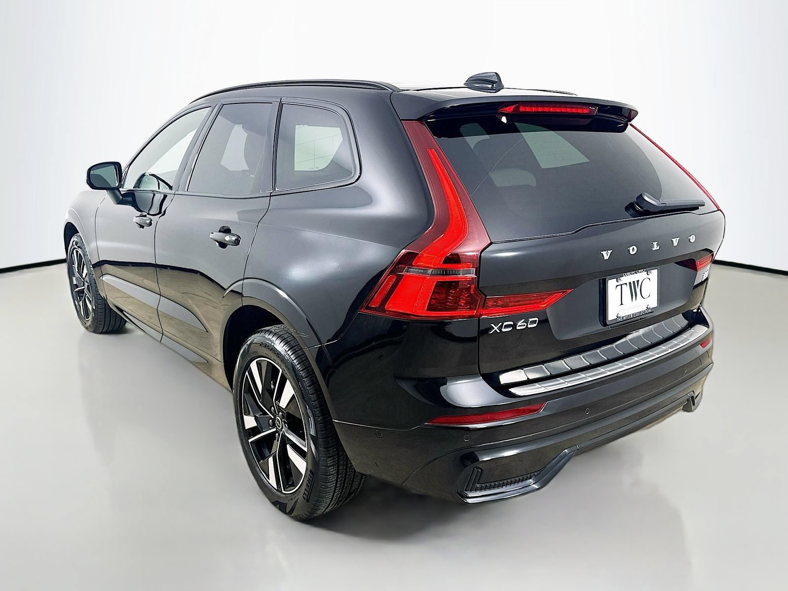 Used 2026 Volvo XC60 B5 Plus w/ Protection Package Premier AWD/4WD image 7