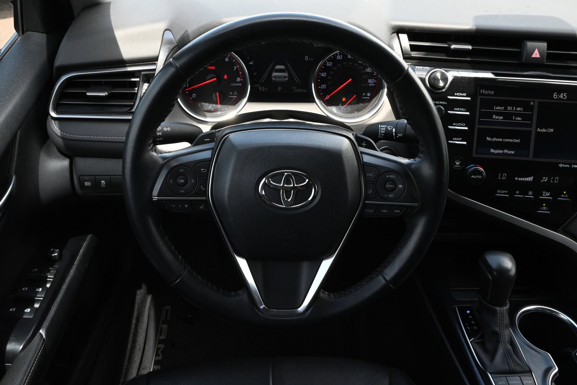 Used 2020 Toyota Camry XSE FWD image 11