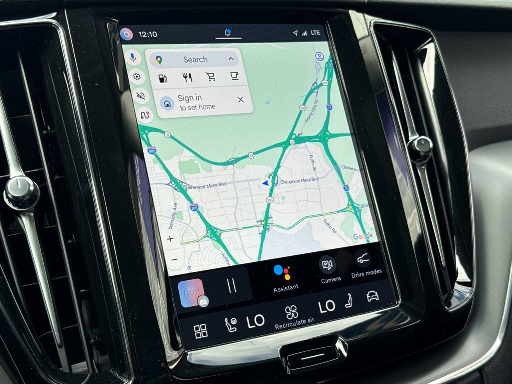 Certified 2025 Volvo XC60 B5 Core image 18