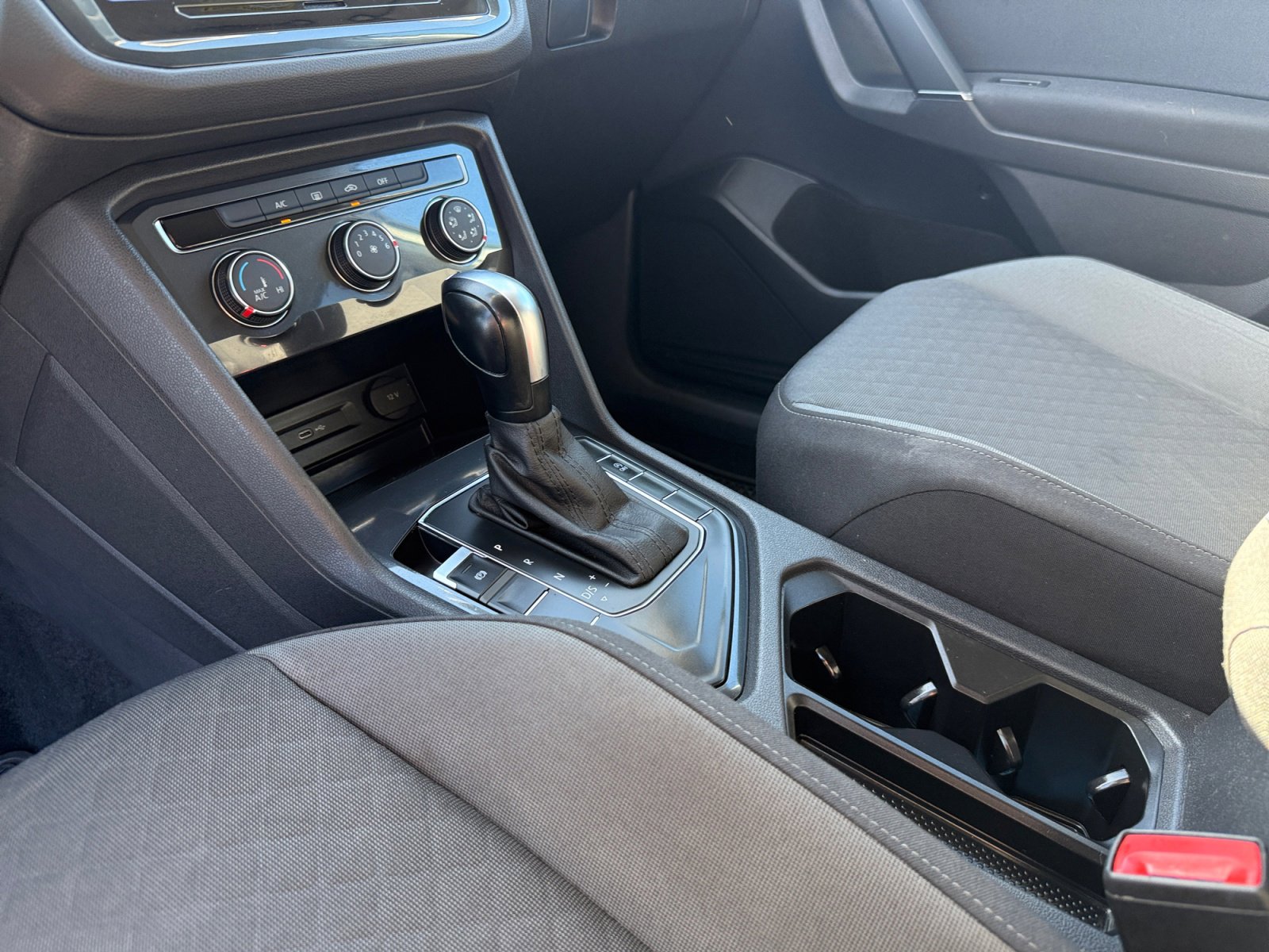 Used 2020 Volkswagen Tiguan S image 13