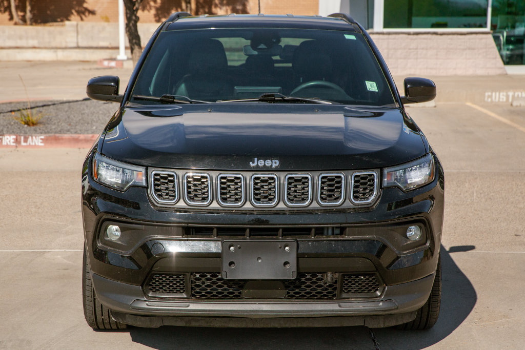 Used 2024 Jeep Compass Latitude AWD/4WD image 3