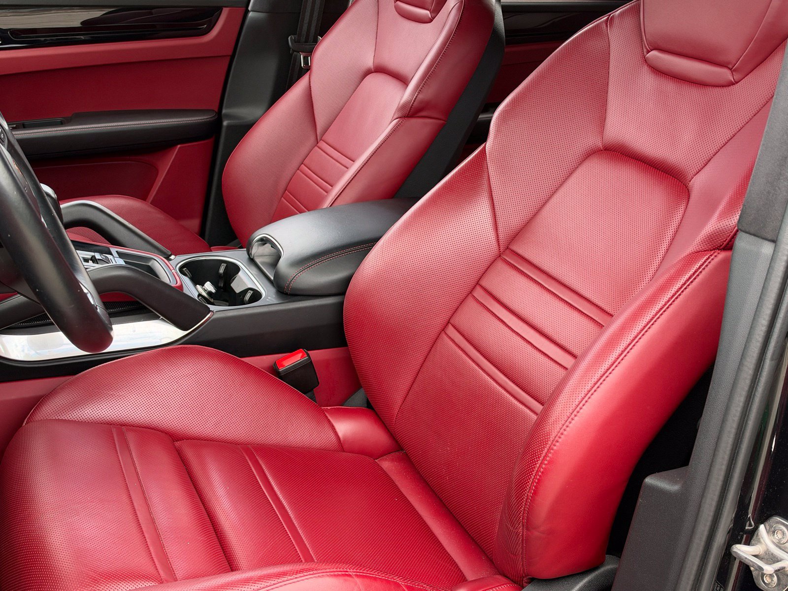 Certified 2020 Porsche Cayenne Turbo S AWD/4WD image 5