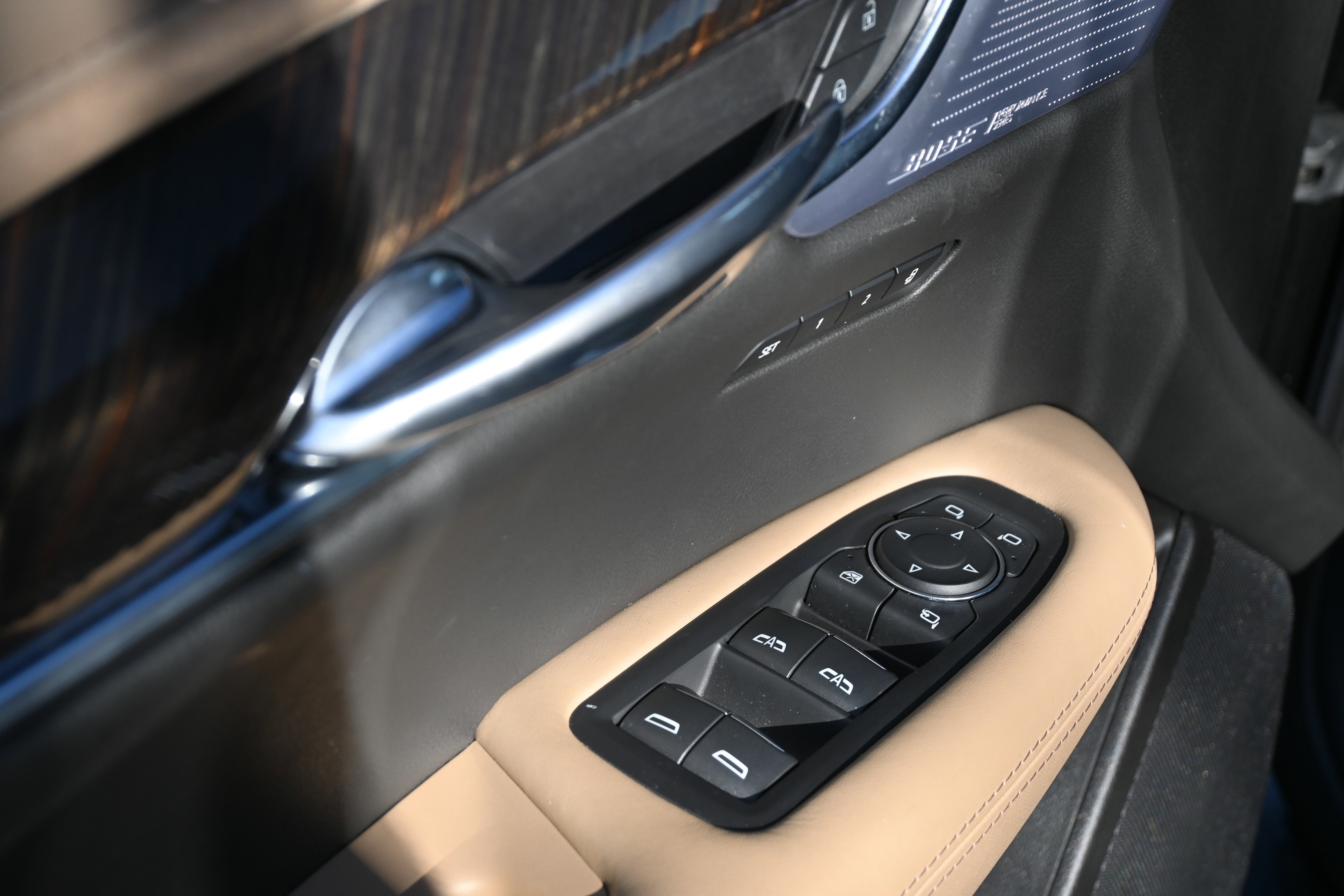 Used 2024 Cadillac XT6 Sport w/ LPO, Onyx Lite Package image 17