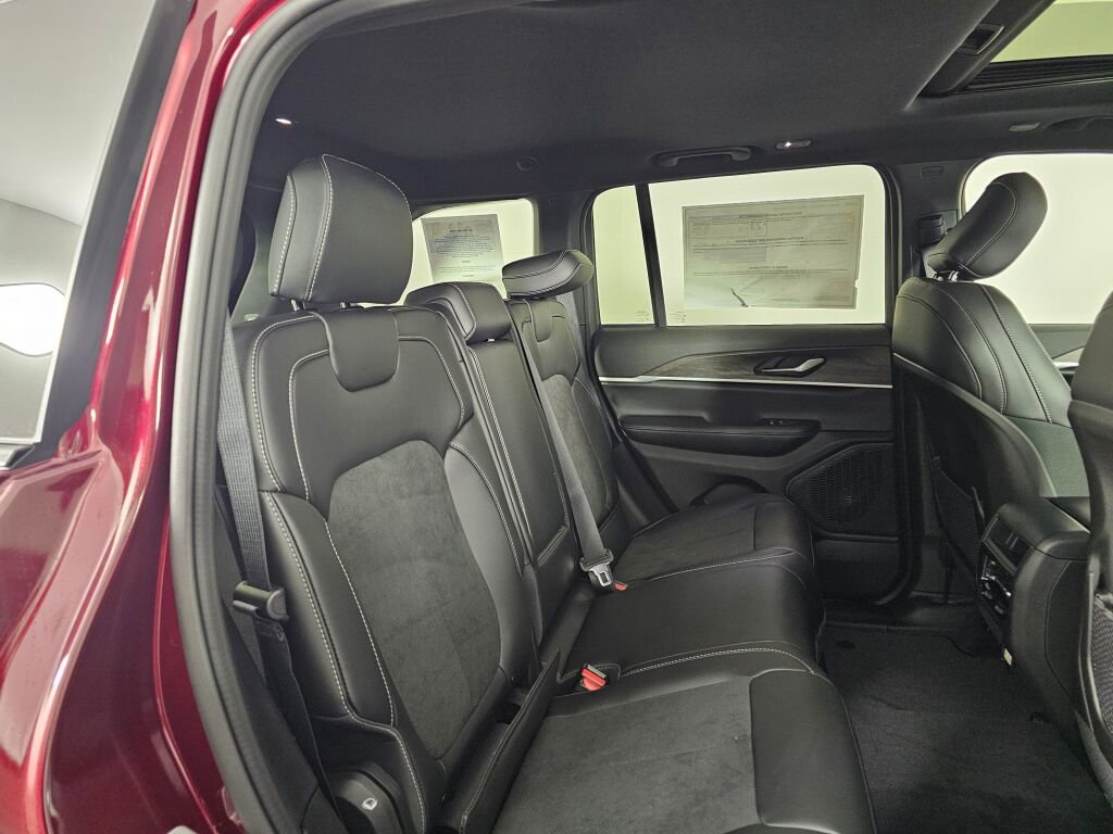 New 2026 Jeep Grand Cherokee Altitude AWD/4WD image 37