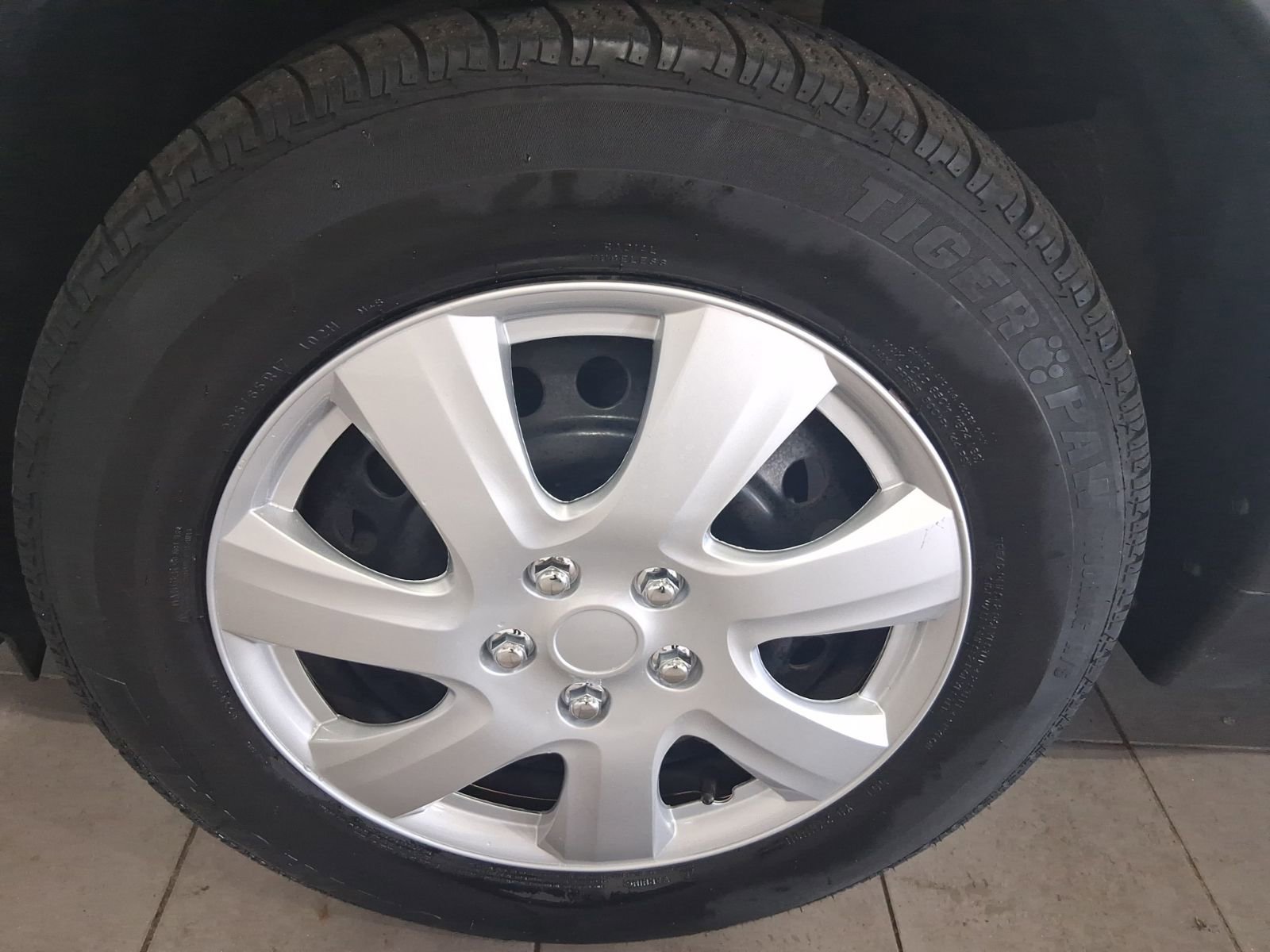 Used 2018 Nissan Rogue S AWD/4WD image 10