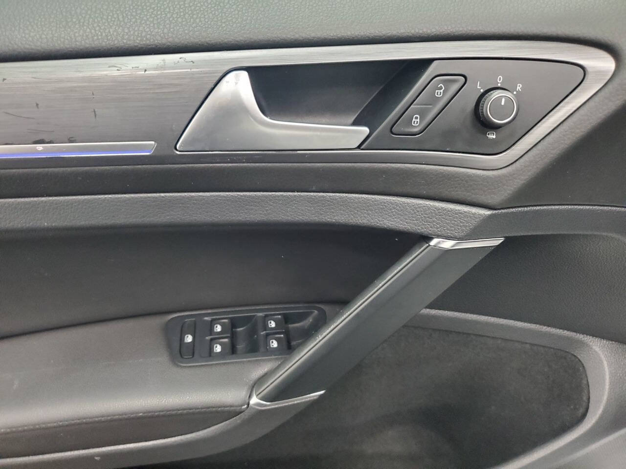 Used 2017 Volkswagen e-Golf SEL Premium FWD image 10