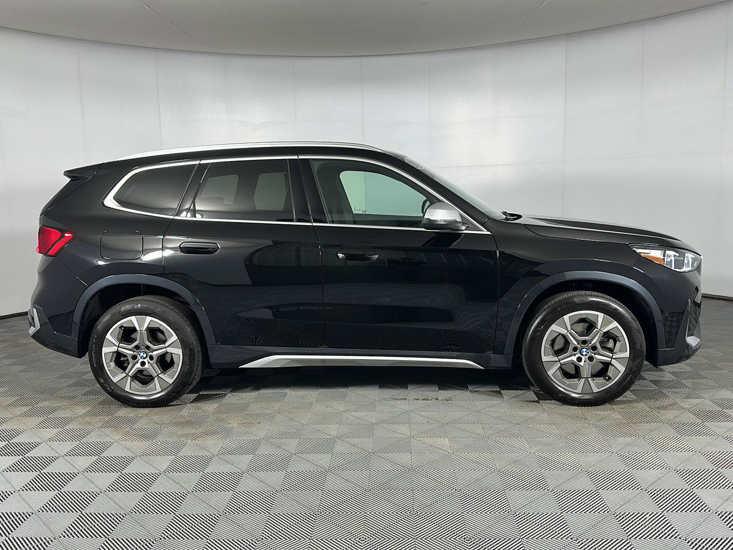 Used 2024 BMW X1 xDrive28i w/ Convenience Package AWD/4WD image 25
