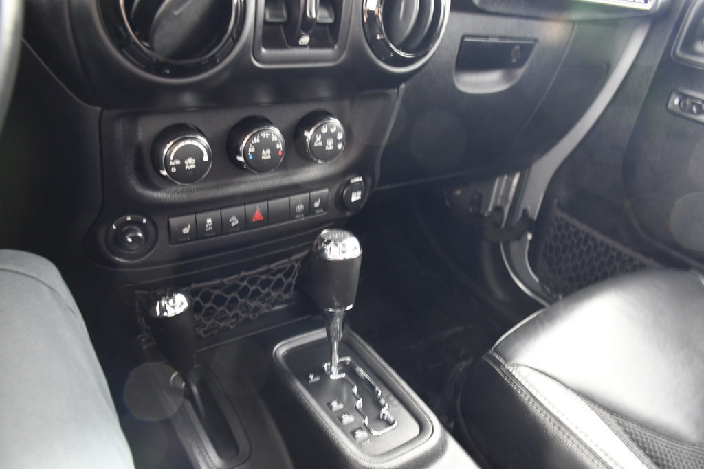 Used 2017 Jeep Wrangler Unlimited Sahara AWD/4WD image 32