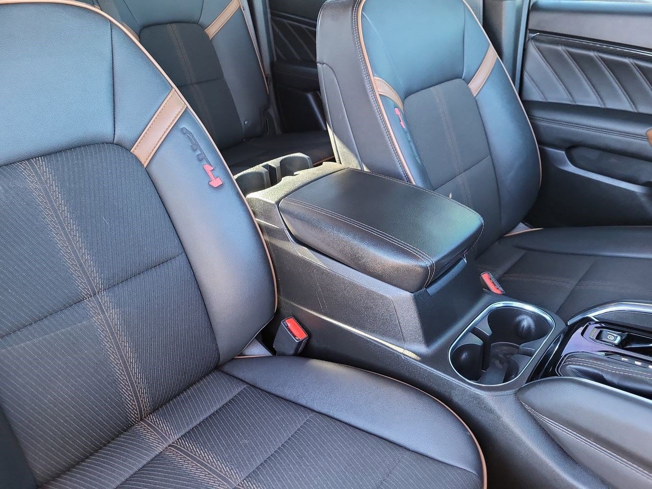 Used 2023 GMC Canyon AT4 image 27