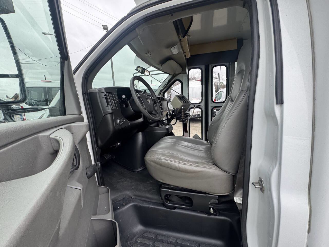 Used 2008 Chevrolet Express 3500 3500 2dr Commercial/Cutaway/Ch w/ School Bus Package image 14