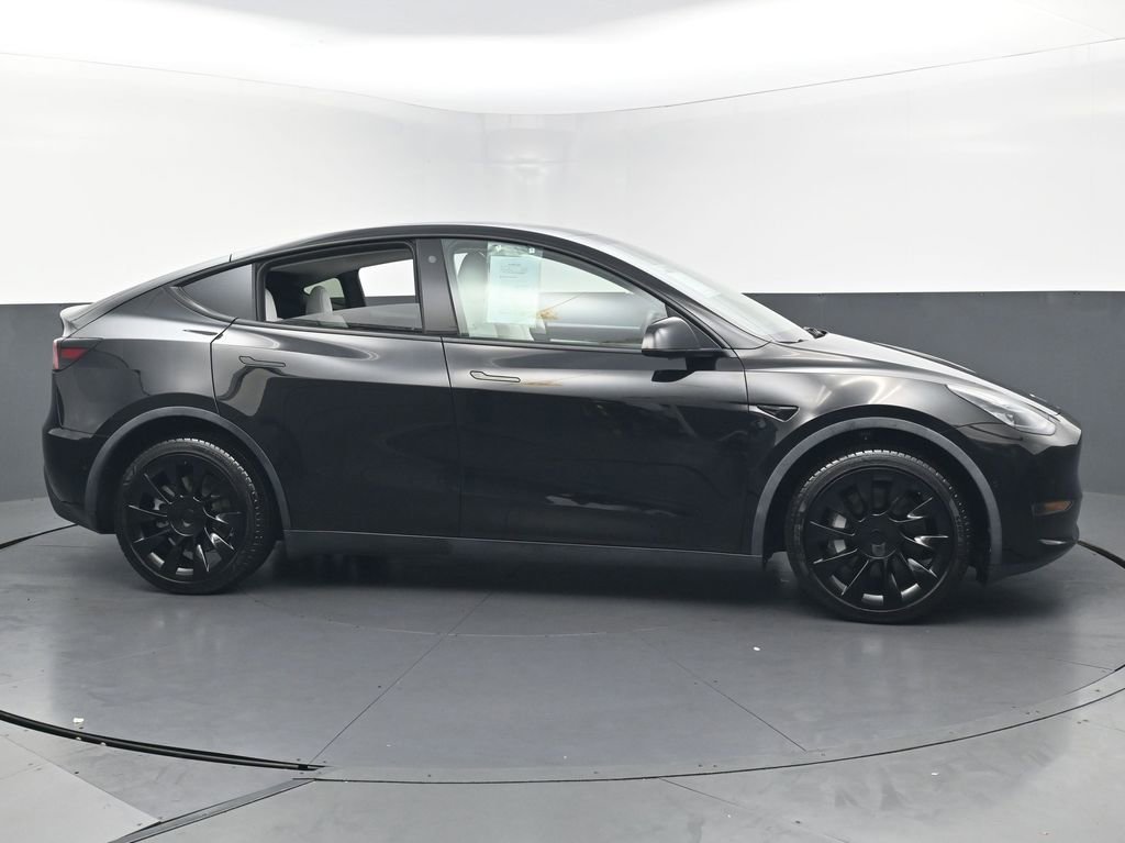 Used 2022 Tesla Model Y Long Range AWD/4WD image 5