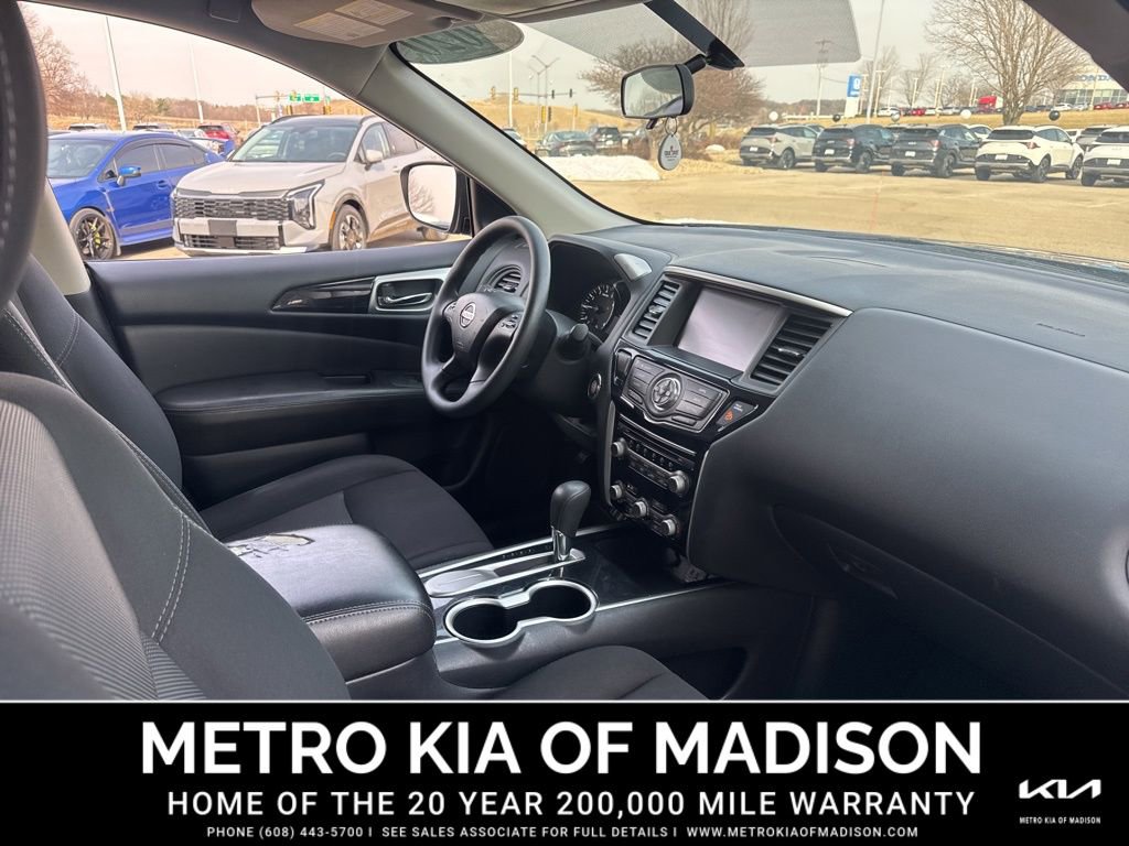 Used 2020 Nissan Pathfinder S image 36