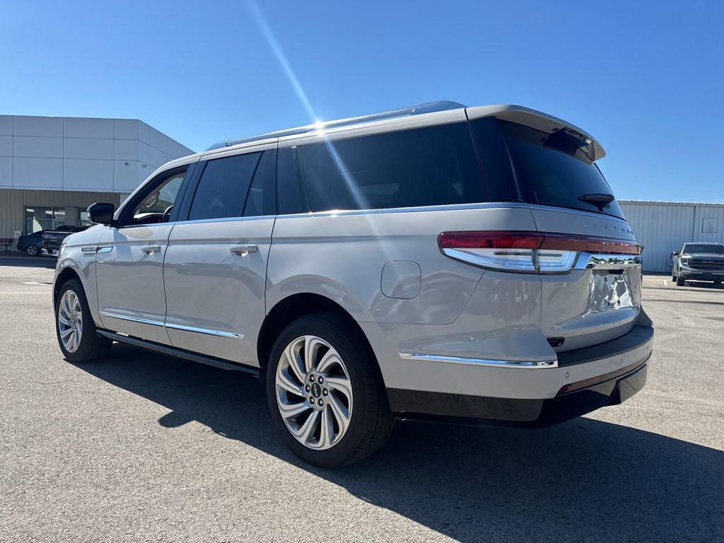 Used 2024 Lincoln Navigator L Reserve AWD/4WD image 4