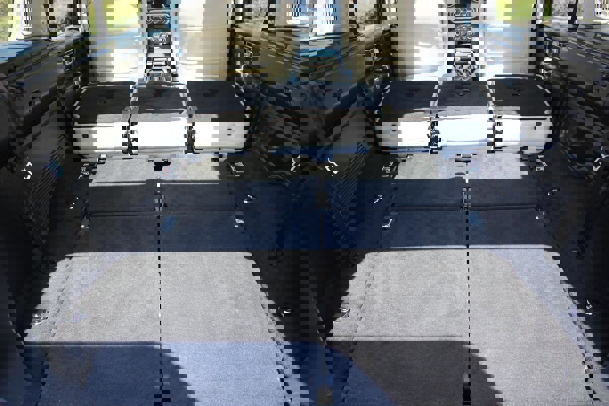 Used 2015 Land Rover LR4 HSE LUX image 40