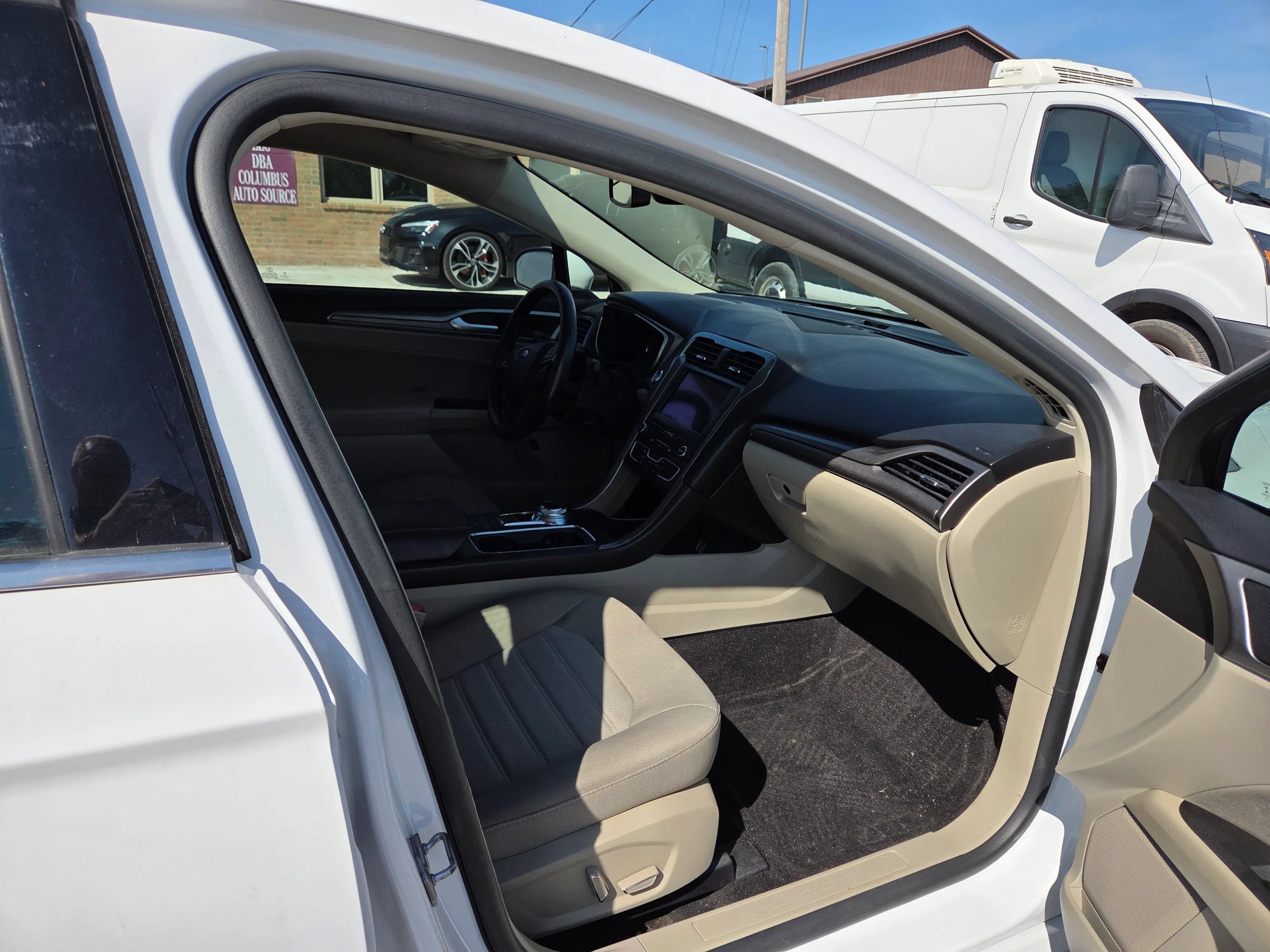 Used 2019 Ford Fusion SE FWD image 24
