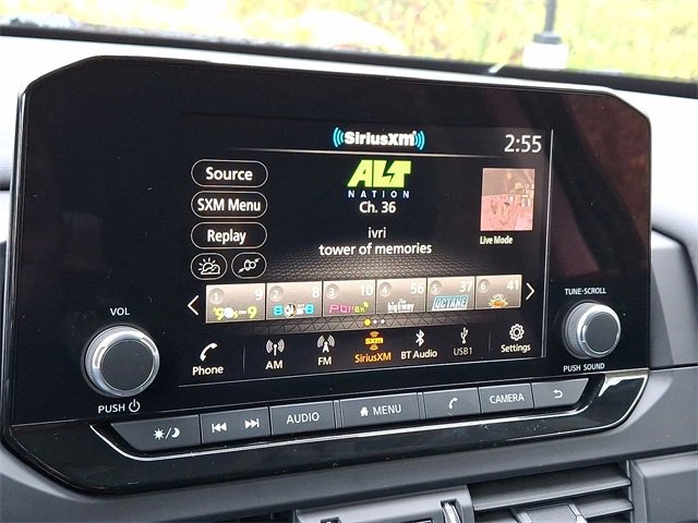 Used 2025 Nissan Pathfinder S image 14