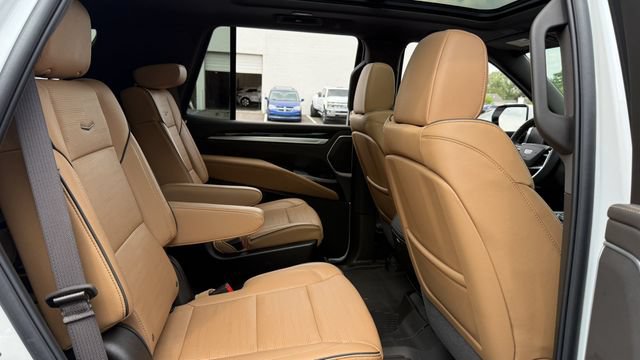 Used 2025 Cadillac Escalade Premium Luxury w/ LPO, Floor Liner Package AWD/4WD image 18
