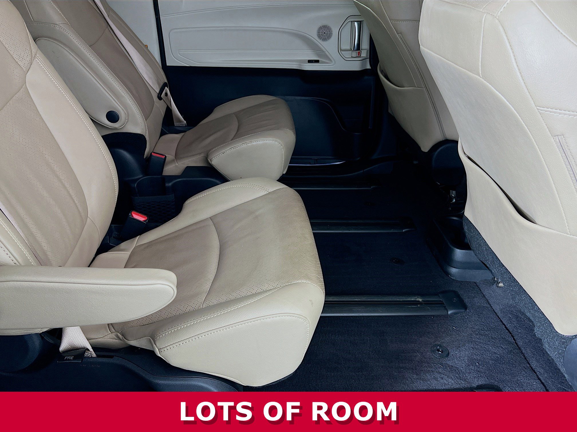 Used 2023 Toyota Sienna Limited image 25