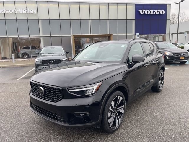 Certified 2024 Volvo XC40 B5 Plus w/ Protection Package Premier image 1