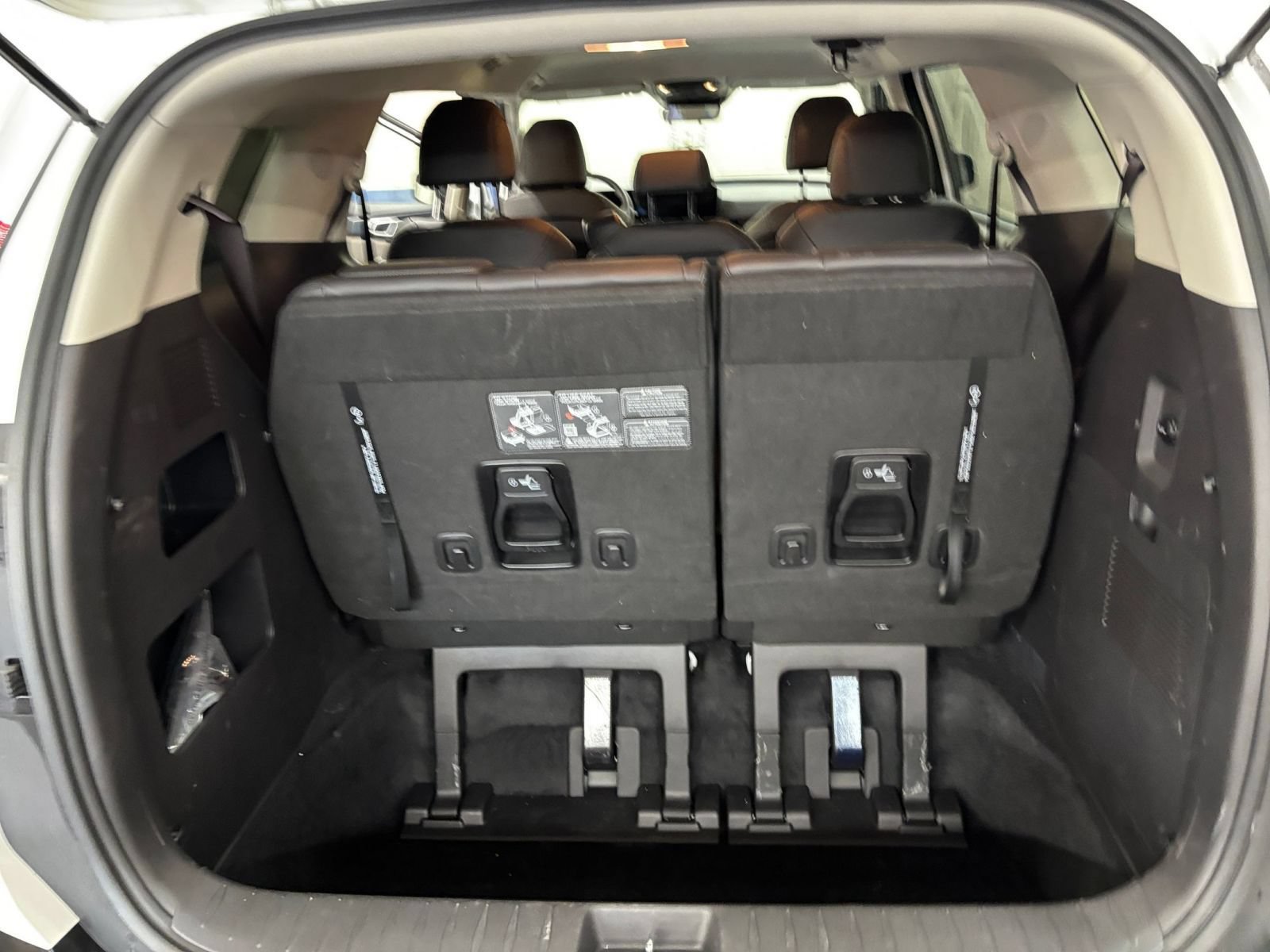 Used 2026 Kia Carnival FWD image 31