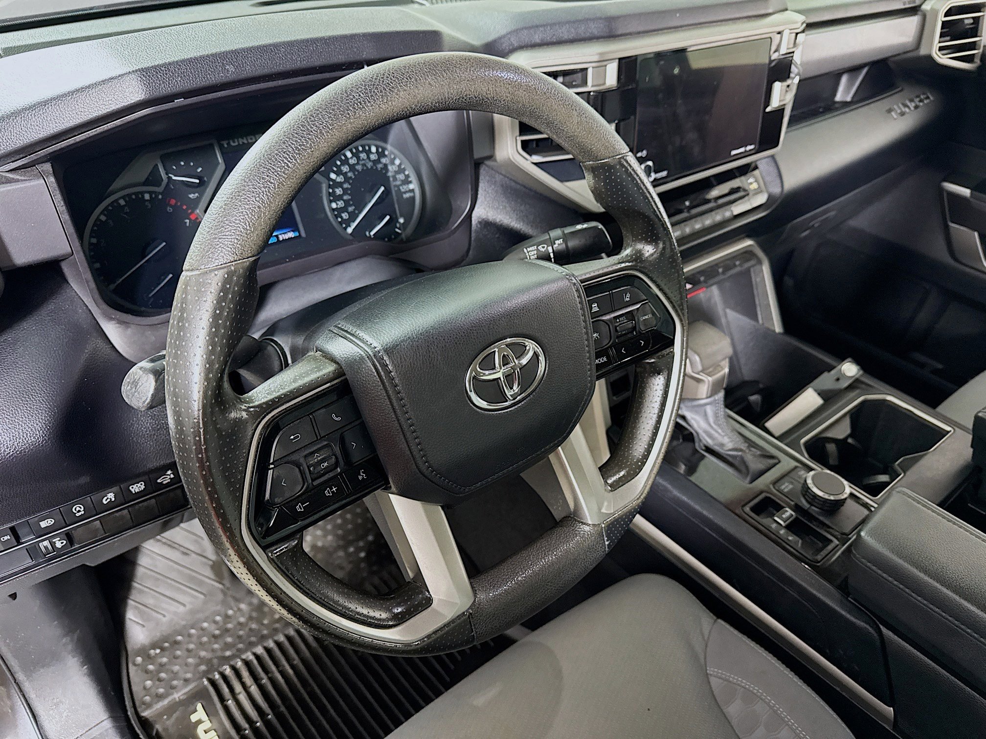 Used 2023 Toyota Tundra SR5 w/ SR5 Convenience Package AWD/4WD image 10