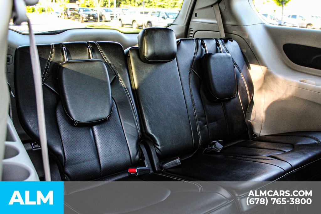 Used 2023 Chrysler Pacifica Touring-L FWD image 16