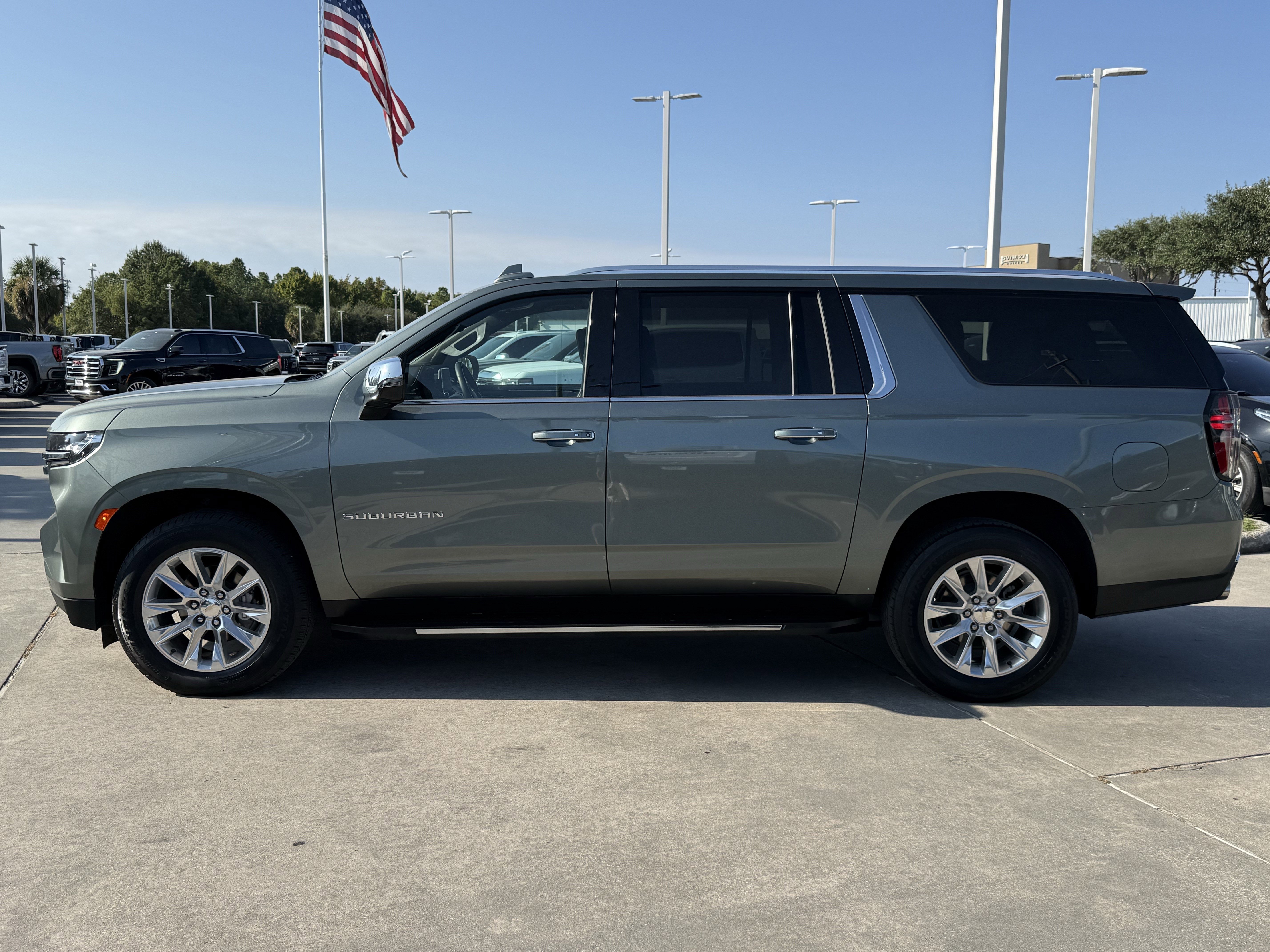 Used 2023 Chevrolet Suburban Premier image 8