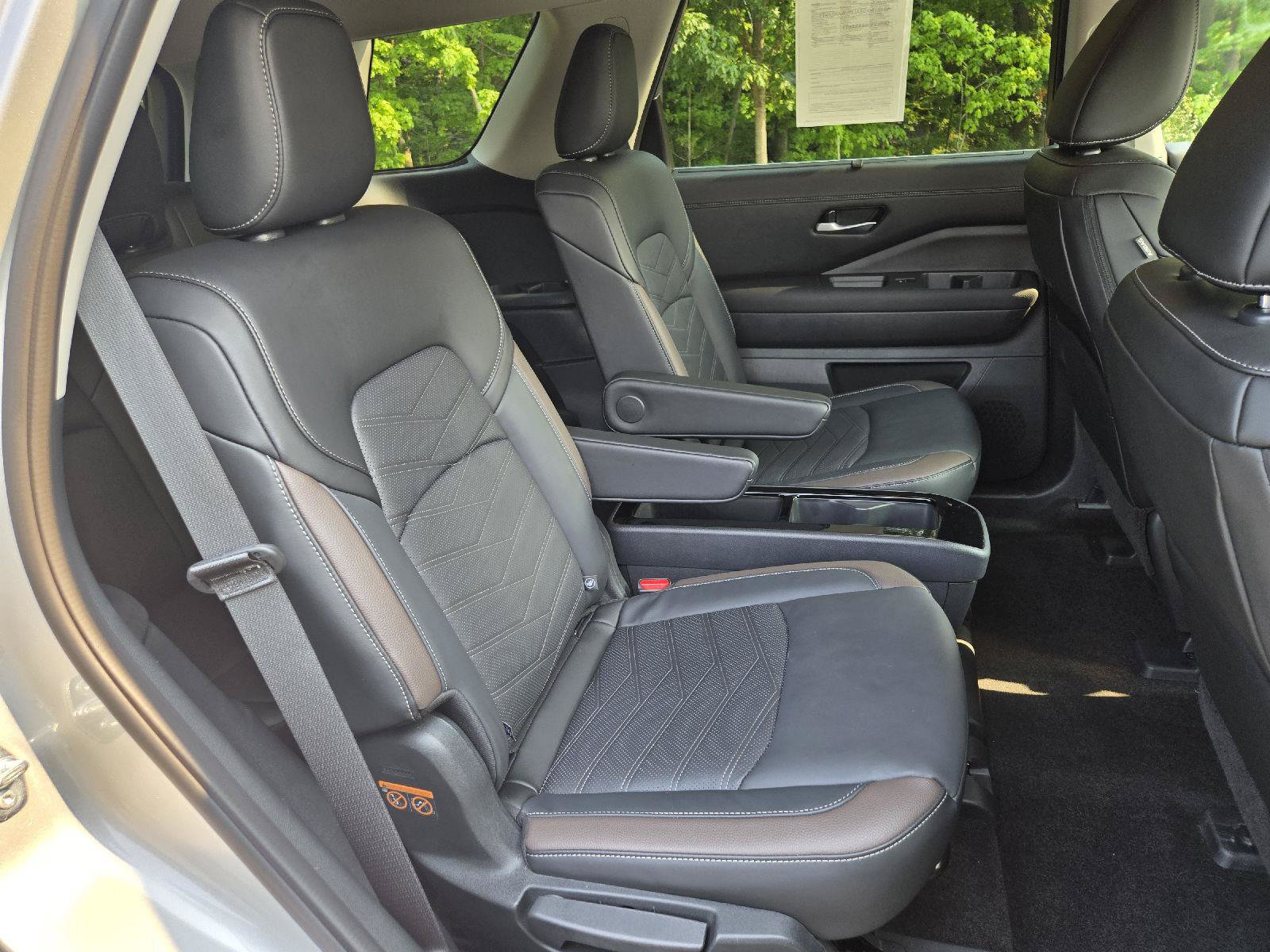 Used 2025 Nissan Pathfinder Platinum AWD/4WD image 29