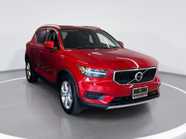 Used 2020 Volvo XC40 T4 Momentum image 3
