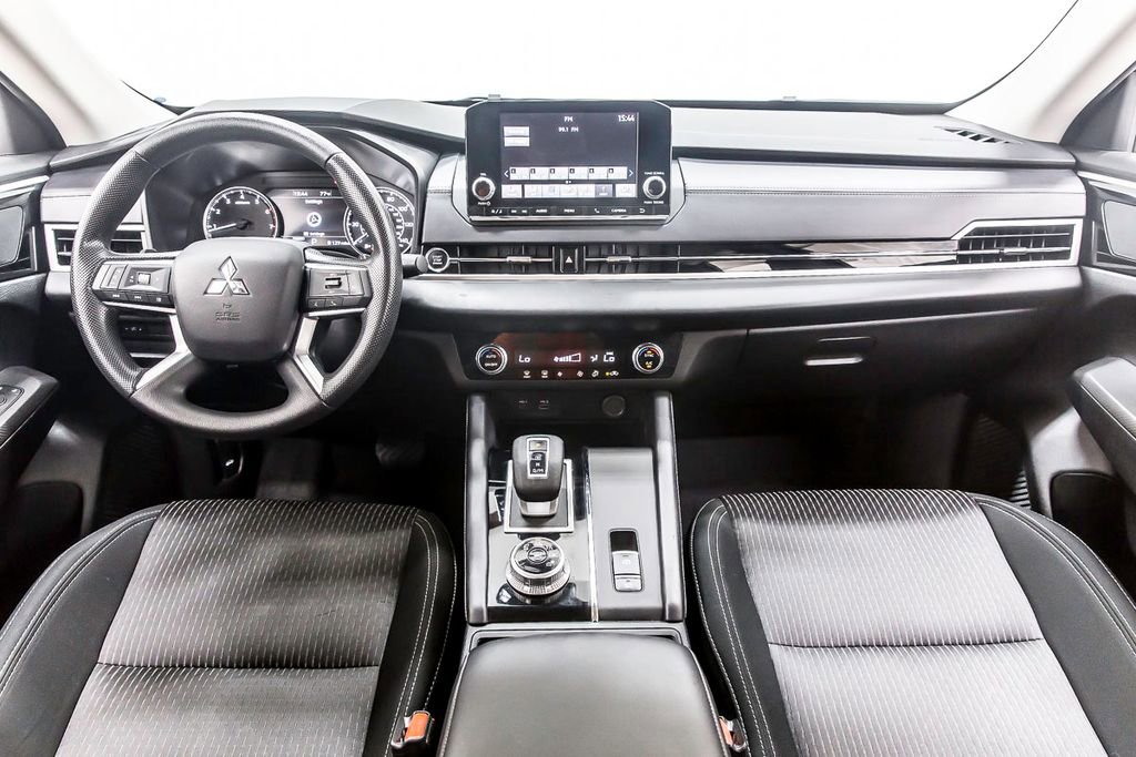 Used 2024 Mitsubishi Outlander ES image 16