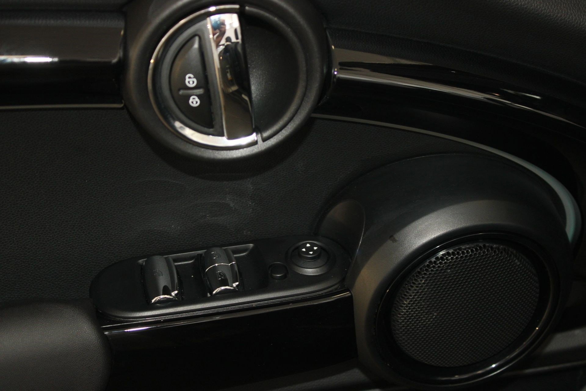 Used 2018 MINI Cooper Convertible image 12