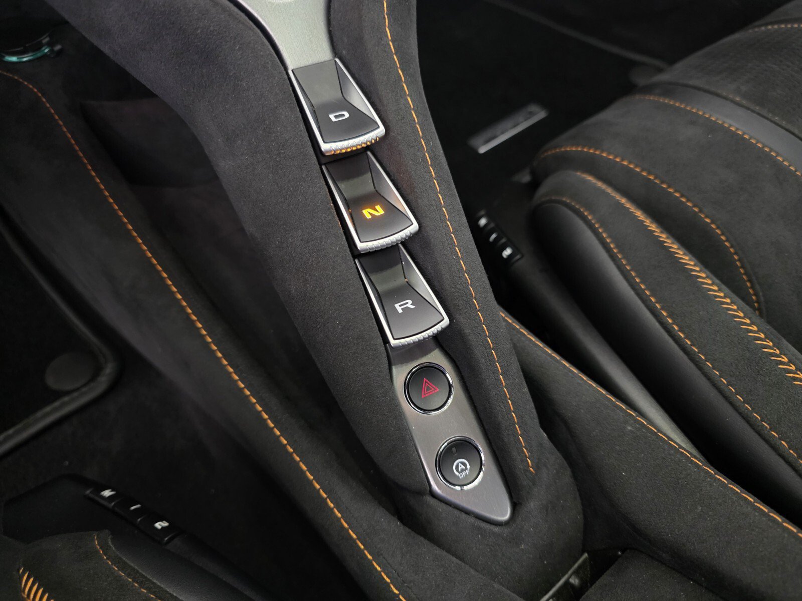 Used 2025 McLaren 750S RWD image 18