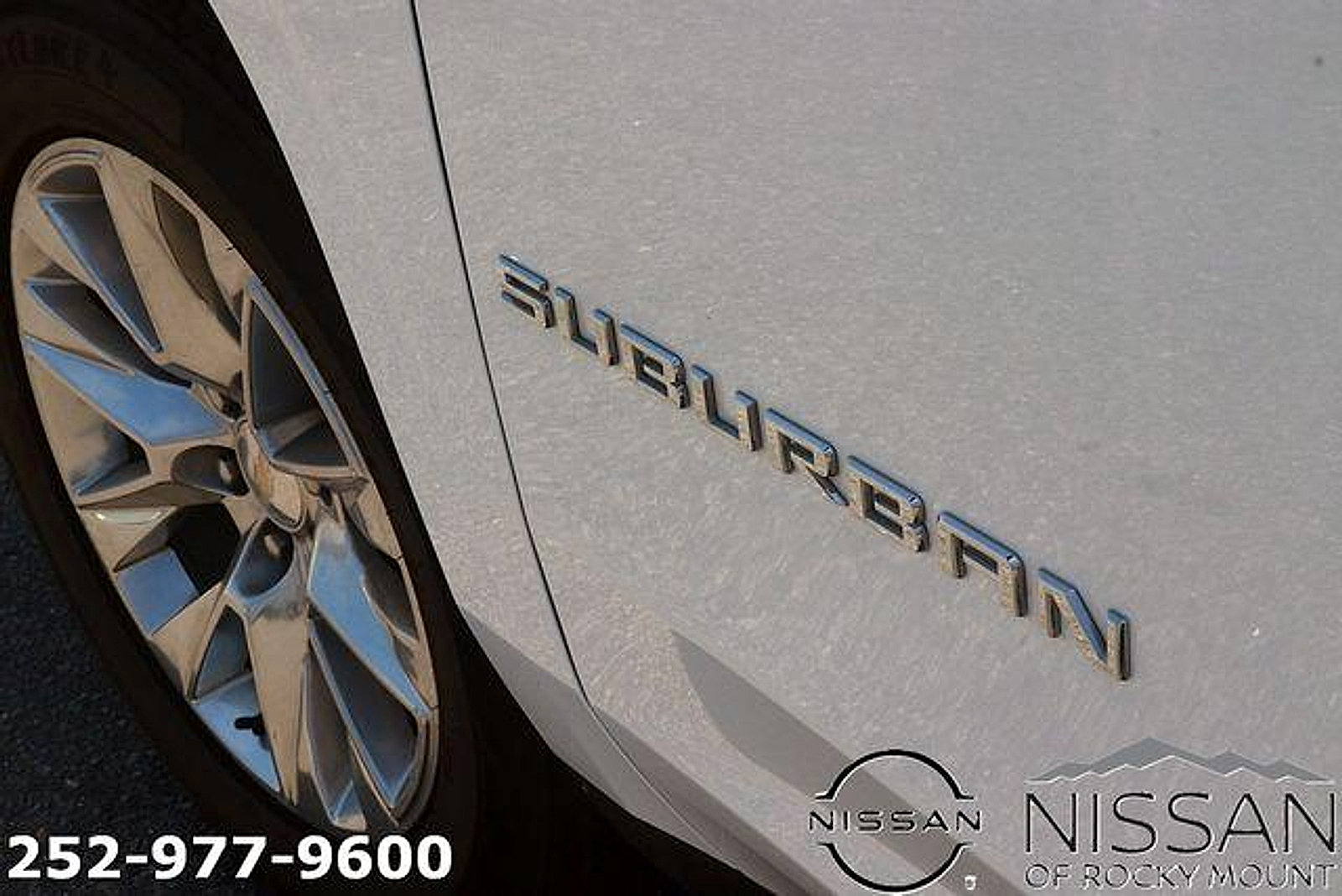 Used 2023 Chevrolet Suburban Premier RWD image 9
