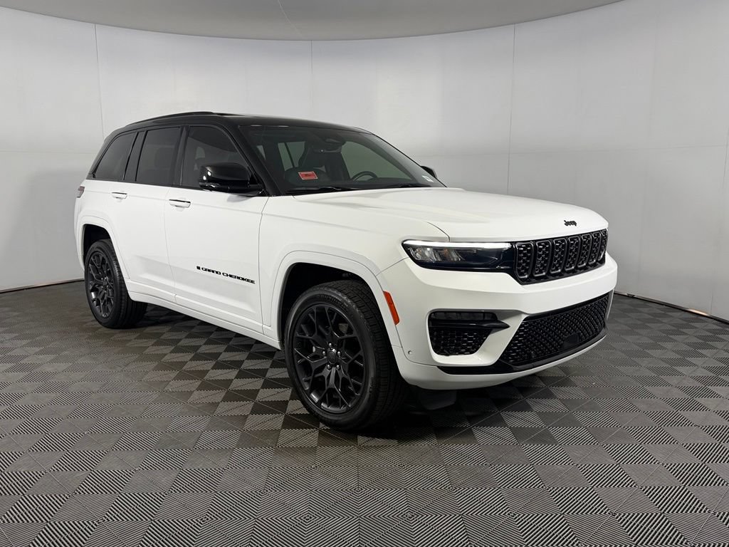Used 2025 Jeep Grand Cherokee Summit w/ Obsidian Package AWD/4WD image 4