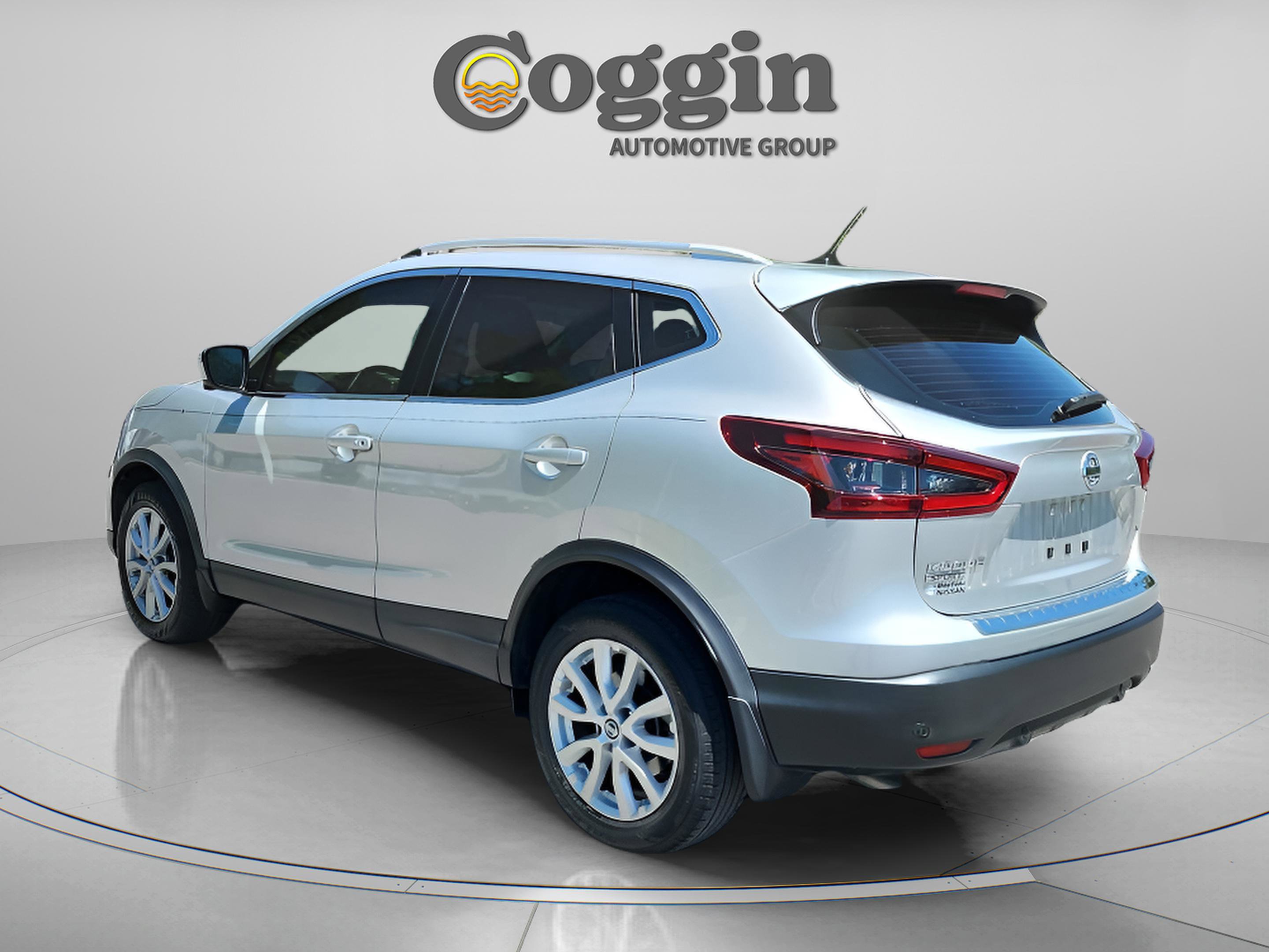 Used 2022 Nissan Rogue Sport SV w/ Technology Package FWD image 3
