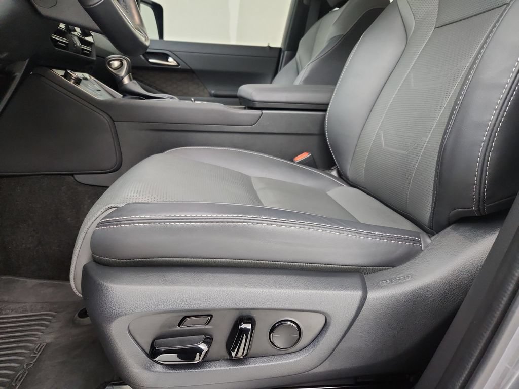 Used 2024 Lexus GX 550 w/ Accessory Package (2T) AWD/4WD image 30
