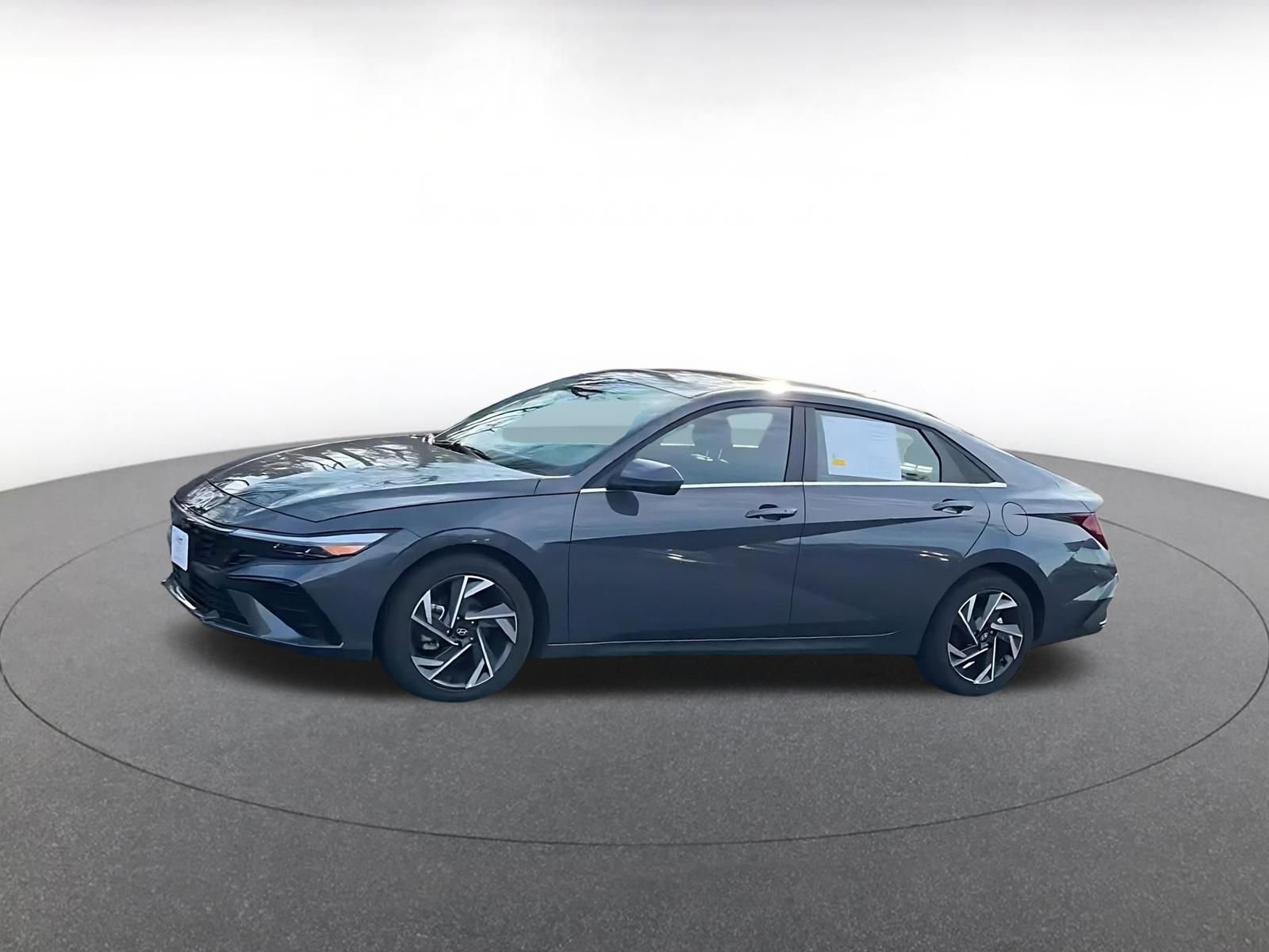 Used 2025 Hyundai Elantra SEL image 8