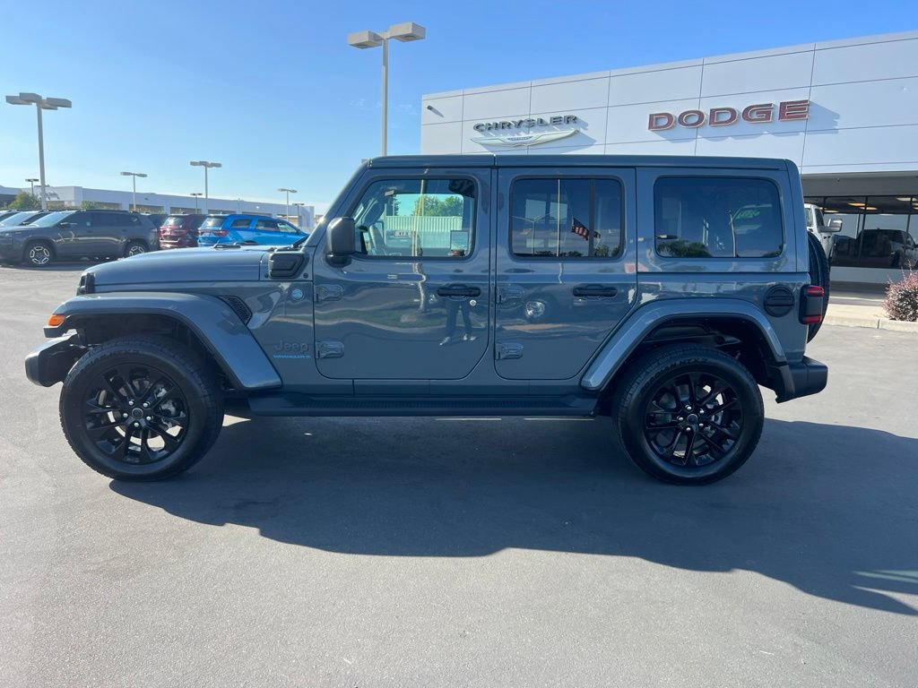 Used 2025 Jeep Wrangler Unlimited Sahara AWD/4WD image 12