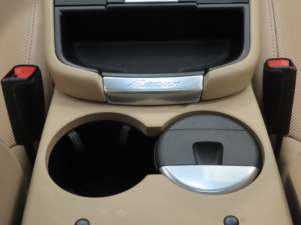 Certified 2023 Porsche Macan AWD/4WD image 28