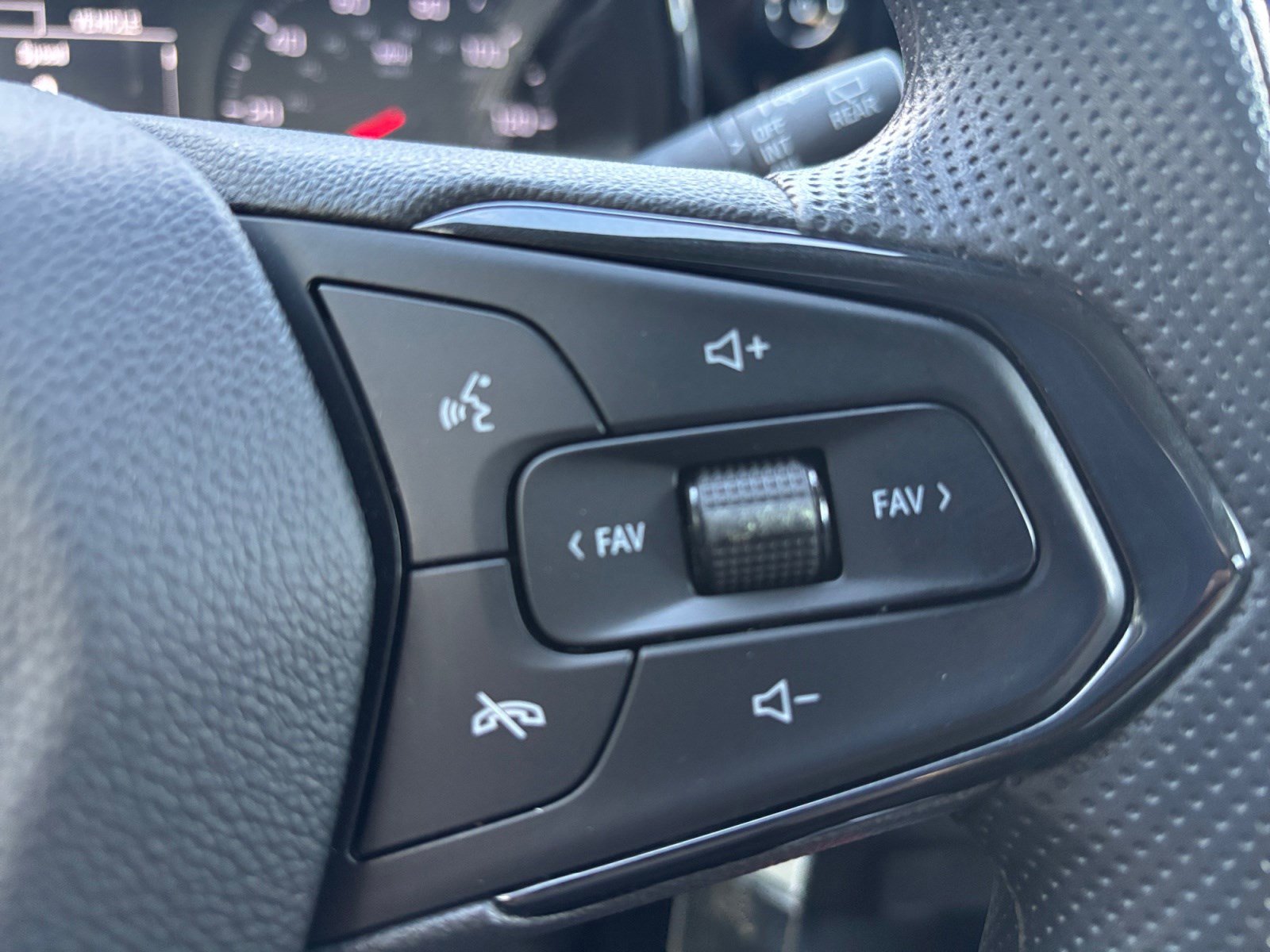 Used 2024 Chevrolet Trax LS image 19