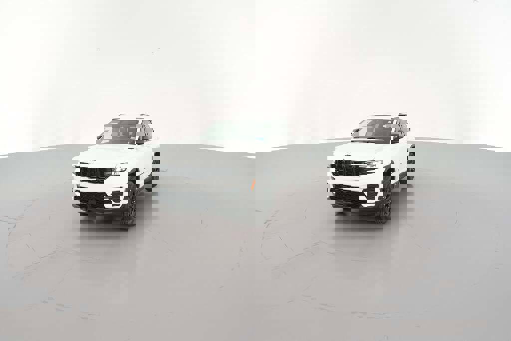 New 2025 Jeep Grand Cherokee Altitude image 3