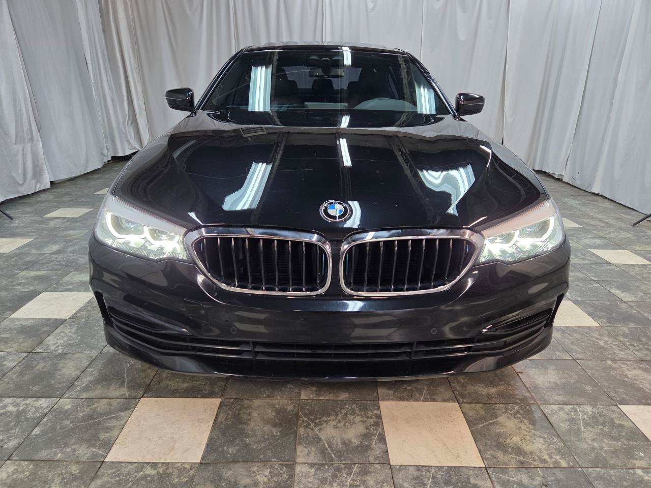 Used 2019 BMW 530e xDrive w/ Convenience Package AWD/4WD image 3