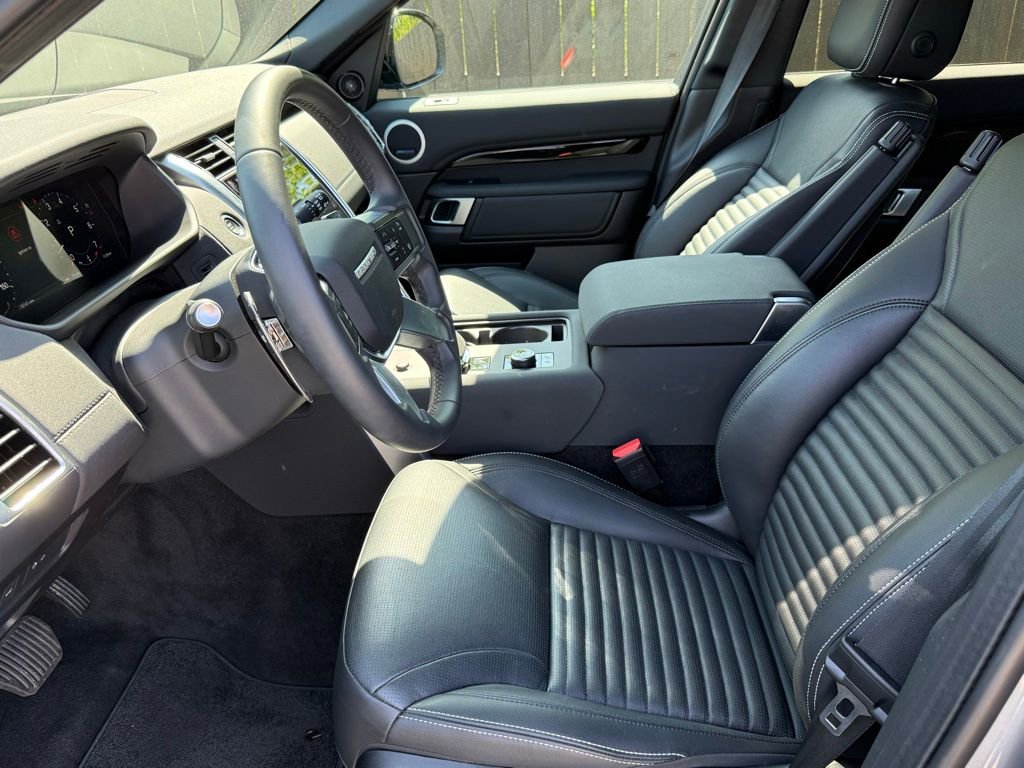 Used 2025 Land Rover Discovery S AWD/4WD image 11