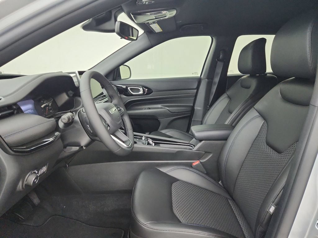 New 2026 Jeep Compass Latitude AWD/4WD image 18