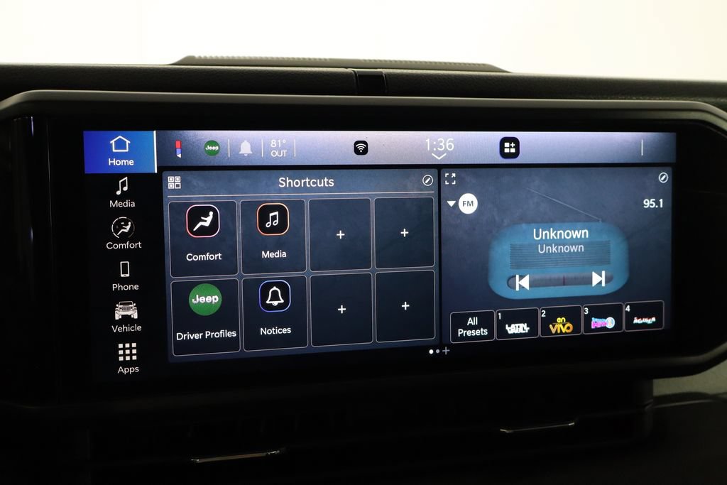 Used 2025 Jeep Gladiator Sport AWD/4WD image 30