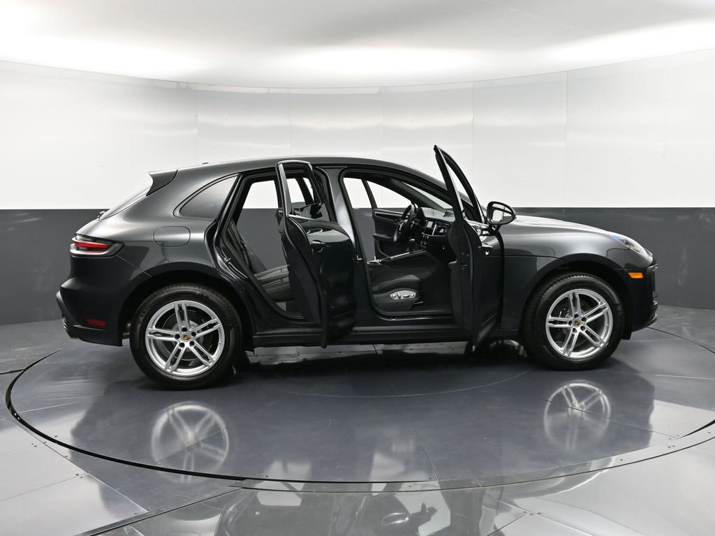 Certified 2025 Porsche Macan AWD/4WD image 36