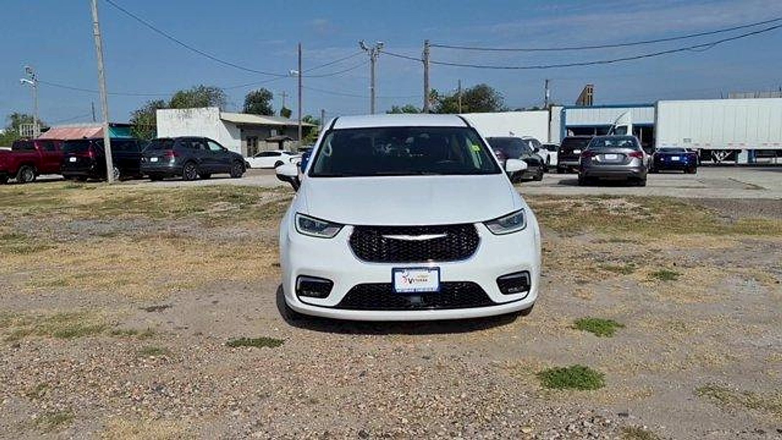 Used 2023 Chrysler Pacifica Touring-L FWD image 3