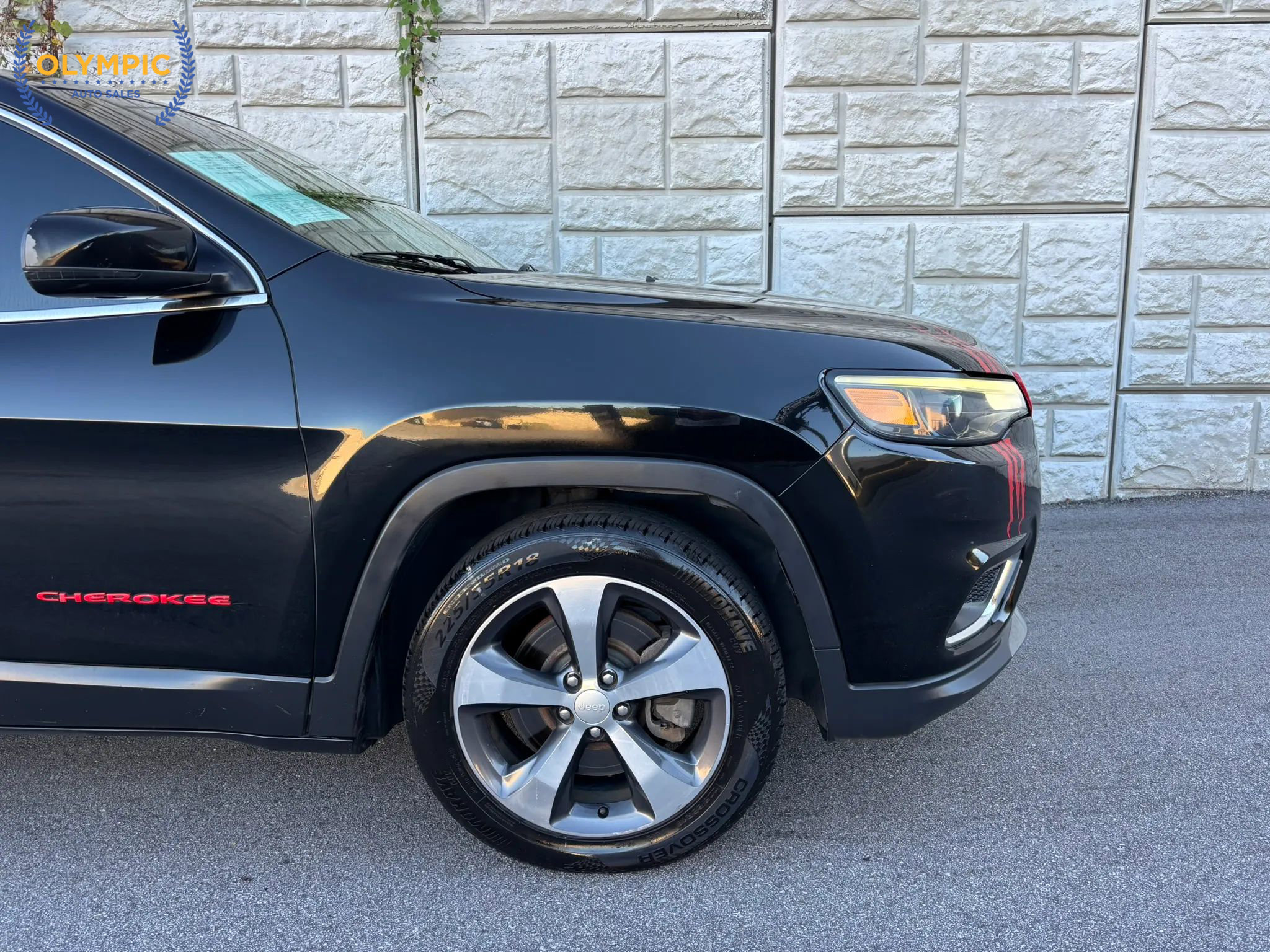 Used 2019 Jeep Cherokee Limited image 11